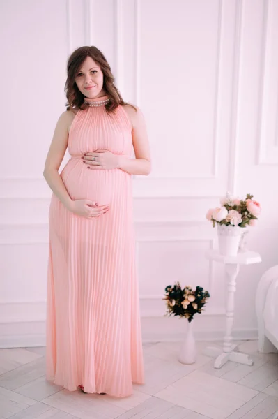 Happy pregnant young woman waiting for a child — Stock Photo, Image