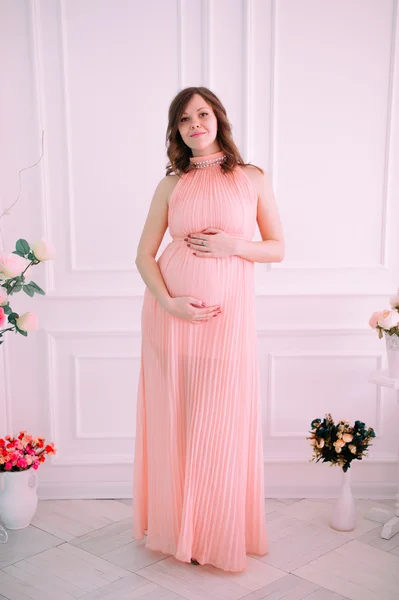 Happy pregnant young woman waiting for a child — Stock Photo, Image