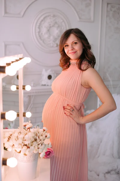 Happy pregnant young woman waiting for a child — Stock Photo, Image