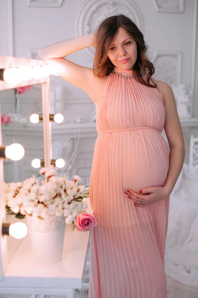 Happy pregnant young woman waiting for a child — Stock Photo, Image