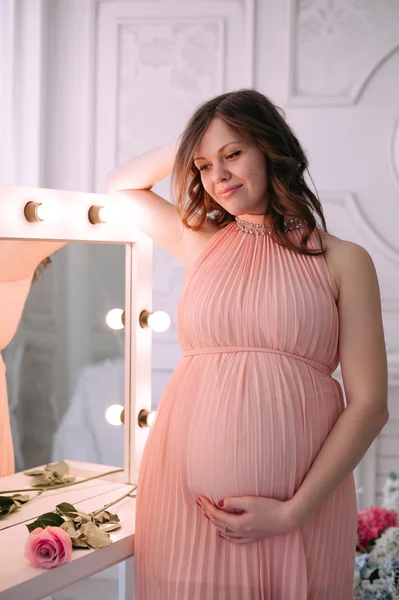 Happy pregnant young woman waiting for a child — Stock Photo, Image