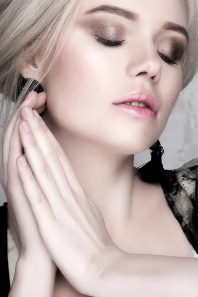 Portret van de schoonheid van naakt make-up — Stockfoto