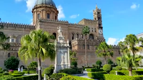 Imponująca architektura starożytnej katedry w Palermo, Włochy. — Wideo stockowe