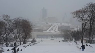Odessa kar sisinde. Potemkin Merdivenlerinden Denizci Yolcu Terminaline Görünüm.