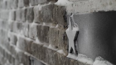 tuğla duvar yıldız