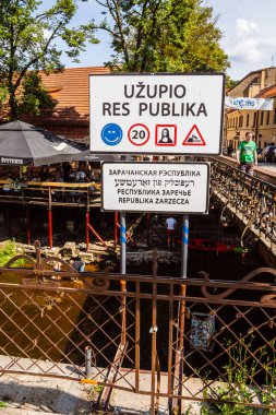 Uzupis Cumhuriyeti Vilnius Litvanya 'da su kenarında imza attı