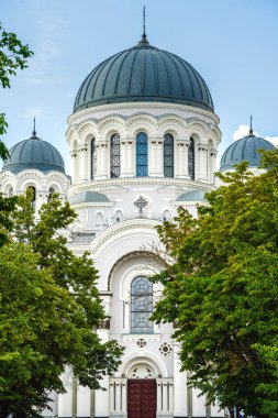 Kaunas Yeni Kasabası 'ndaki kilisenin kubbesi.