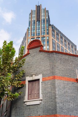 Xintiandi Shanghai 'de modern mimariyle cepheyi inşa ediyor.