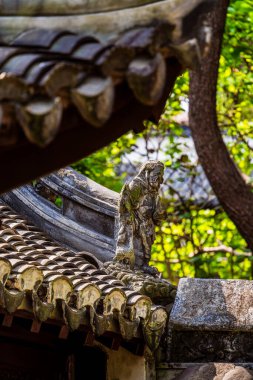 Şangay 'daki Yuyuan Bahçeleri' nin çatı detaylarını süsleyin.
