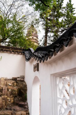 Suzhou 'daki geleneksel mimari vasıtasıyla Pagoda manzarası