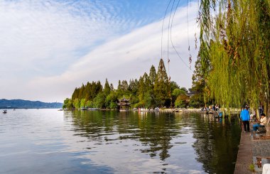 Hangzhou Çin 'deki Batı Gölü' nün sakin manzarası