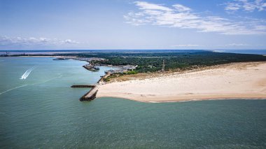 Le Verdon sahilinin ve sahil şeridinin havadan görüntüsü.