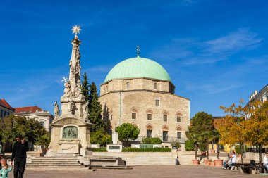 Peks Macaristan 'da yeşil kubbeli tarihi bina