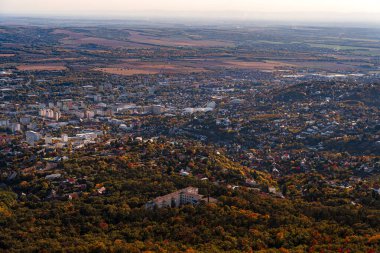 Mekke tepelerinin ve çevreleyen manzaranın havadan görüntüsü