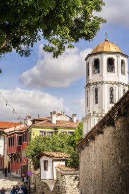 Plovdiv Bulgaristan 'da mavi gökyüzü altında tarihi mimari