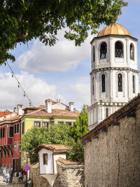 Plovdiv Bulgaristan 'da mavi gökyüzü altında tarihi mimari