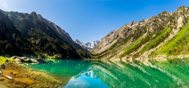 Fransa 'daki Lac De Gaube' un panoramik görüntüsü
