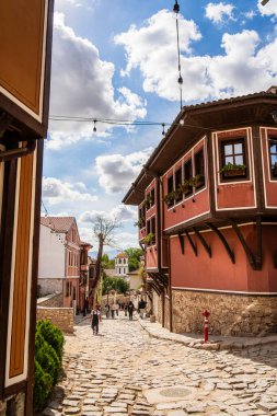 Filibe Bulgaristan 'ın kaldırım taşı caddesinde binalar var