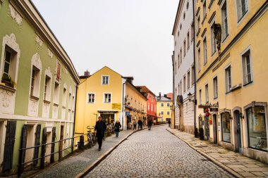 Passau, Almanya - 15 Kasım 2025: Sonbaharda Tarihi Merkez