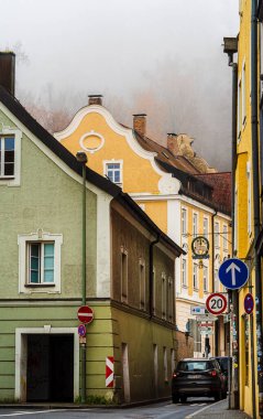 Passau, Almanya - 15 Kasım 2025: Sonbaharda Tarihi Merkez