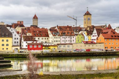 Regensburg, Almanya - 23 Kasım 2025: Sonbaharda Tarihi Merkez