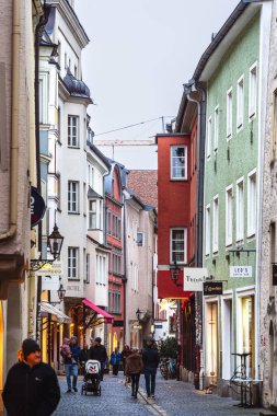 Regensburg, Almanya - 23 Kasım 2025: Sonbaharda Tarihi Merkez