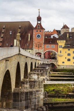 Regensburg, Almanya - 23 Kasım 2025: Sonbaharda Tarihi Merkez