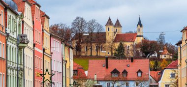 Regensburg, Almanya - 23 Kasım 2025: Sonbaharda Tarihi Merkez