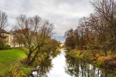 Regensburg, Almanya - 23 Kasım 2025: Sonbaharda Tarihi Merkez