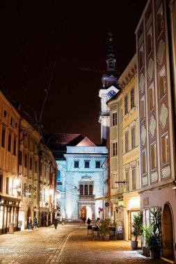 Linz, Avusturya - 15 Kasım 2025: Geceye göre Şehir Merkezi