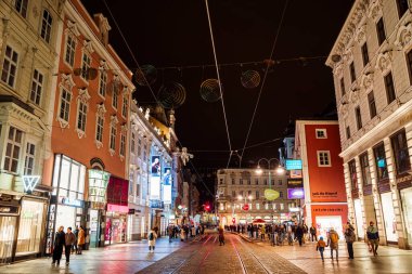 Linz, Avusturya - 15 Kasım 2025: Geceye göre Şehir Merkezi