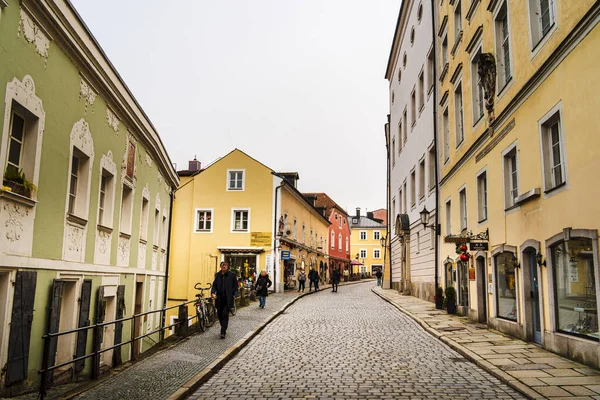 Passau, Almanya - 15 Kasım 2025: Sonbaharda Tarihi Merkez