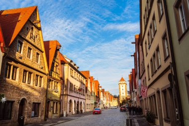 Rothenburg ob der Tauber 'de tarihi binalar boş caddeleri kaplıyor.