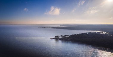 Hourtin Gölü 'nün havadan görünüşü, Gironde, Fransa