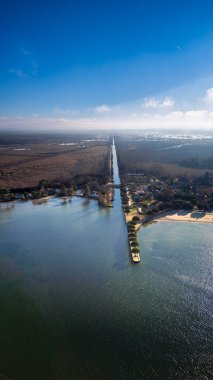 Hourtin Gölü 'nün havadan görünüşü, Gironde, Fransa