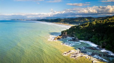 Whakatane yakınlarındaki kıyı şeridinin havadan görüntüsü
