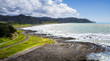 Bolluk Körfezi Sahilinin Manzaralı Manzarası