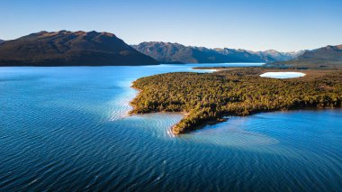 Te Anau Gölü manzarası
