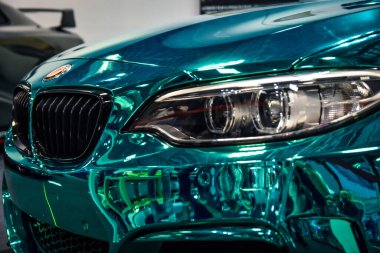 Varşova 'daki inci BMW' nin boyalı annesi. Seçici odak.