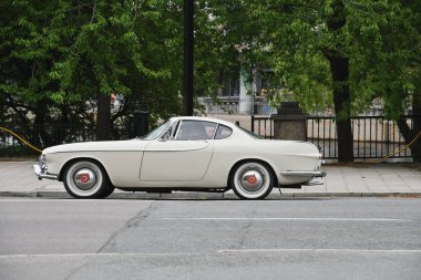 Klasik Volvo P1800 Stockholm, İsveç 'te Bir Sokağa Park Edildi