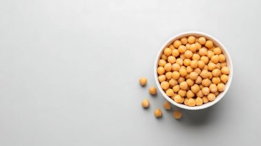 Bir kase siyah fasulye.