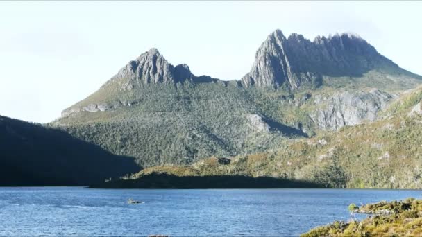 Montaña de cuna en Tasmania — Vídeo de stock