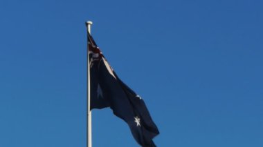 esintiyle çırpınan Avustralya bayrağı