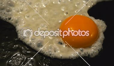 tavada kızartma yumurta