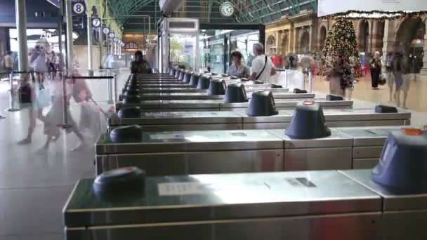 Sydney Australia December 2013 Time Lapse Commuters Passing Turnstiles Sydney — Stock Video