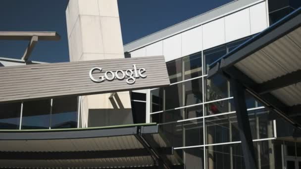 Mountain View Usa August 2015 Panning Close Shot Google Headquarters — стоковое видео