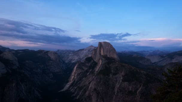 Abenddämmerung in der Halbkuppel des Yosemite — Stockvideo