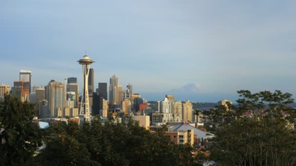 City skyline and space needle — стоковое видео