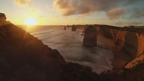 Un setting on the twelve apostles — Stock Video