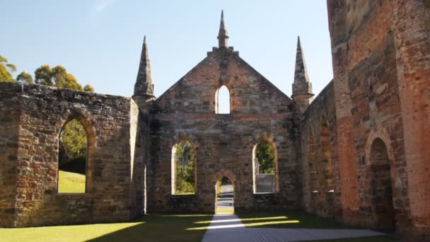 Ruinas de la antigua iglesia en el puerto de Arthur — Vídeos de Stock